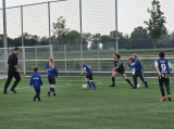 Laatste training S.K.N.W.K. JO10-1 (partijtje tegen de ouders) van woensdag 22 mei 2024 (15/133)